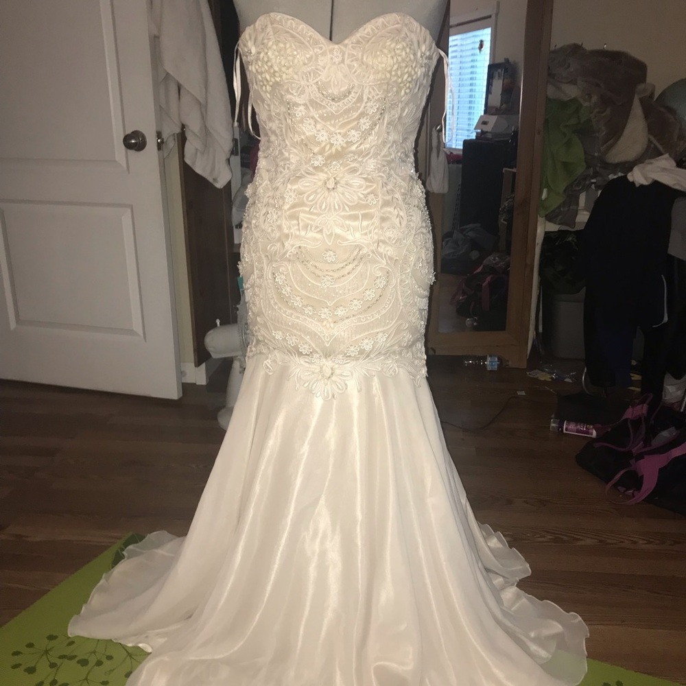 Cream/ ivory grad/wedding dress
